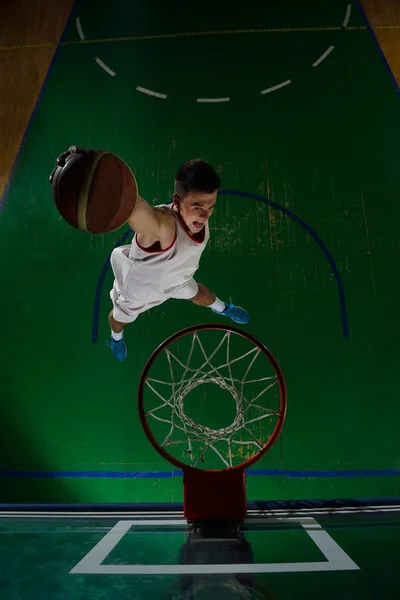 Jogador de basquete em ação — Fotografia de Stock