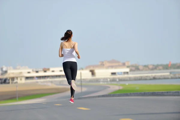 Mujer corriendo por la mañana —  Fotos de Stock