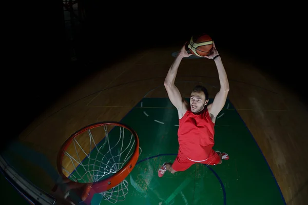 Bola de basquete e rede no fundo preto — Fotografia de Stock
