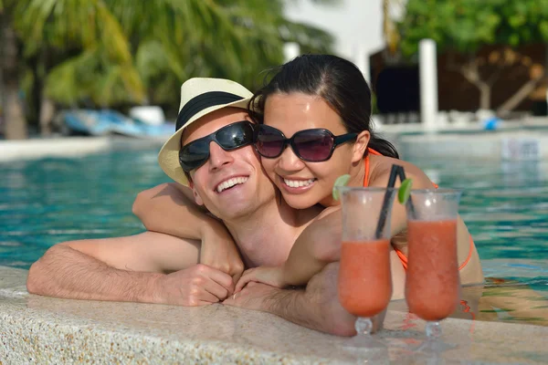 Happy young couple relax and take fresh drink — Stock Photo, Image