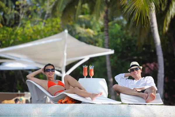 Happy young couple relax and take fresh drink — Stock Photo, Image