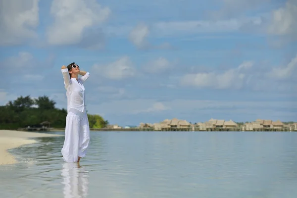 Happy woman enjoy summer time — Stock Photo, Image