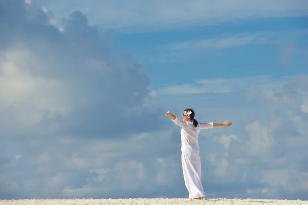 Happy woman enjoy summer time — Stock Photo, Image