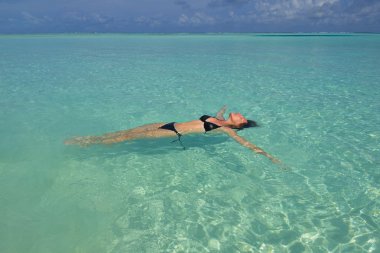 mutlu kadın zevk yaz saati