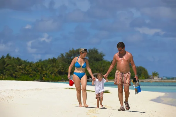 Familia feliz de vacaciones — Foto de Stock