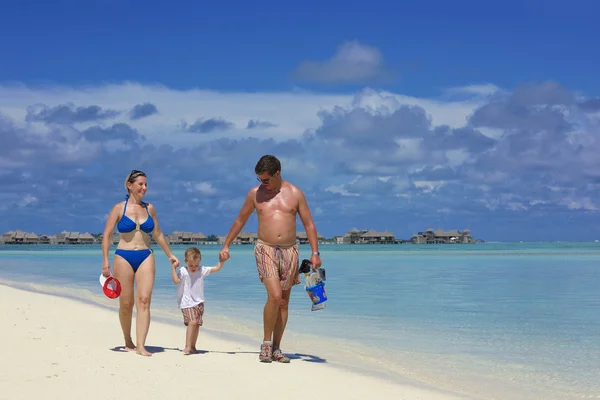 Familia feliz de vacaciones — Foto de Stock