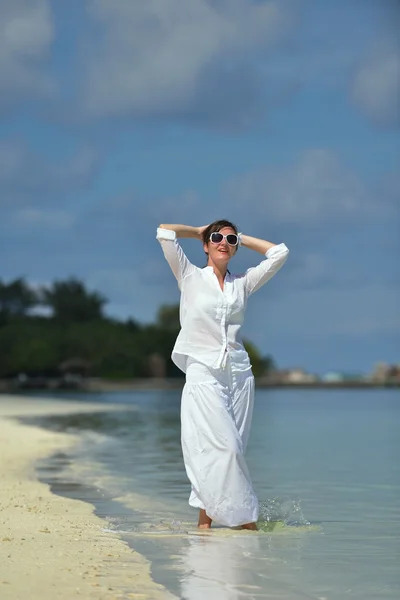 Donna felice godersi l'ora legale — Foto Stock