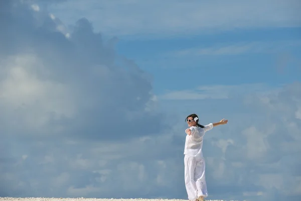 Happy woman enjoy summer time — Stock Photo, Image