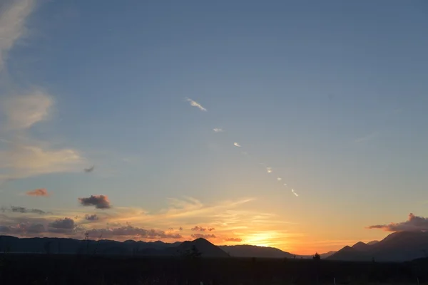 Solnedgång. landsbygdens scen — Stockfoto