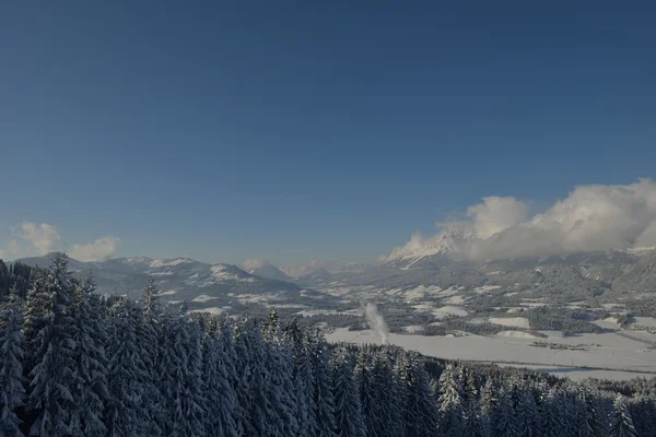 Paesaggio montano invernale — Foto Stock