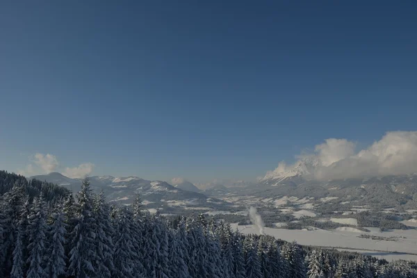 Paesaggio montano invernale — Foto Stock