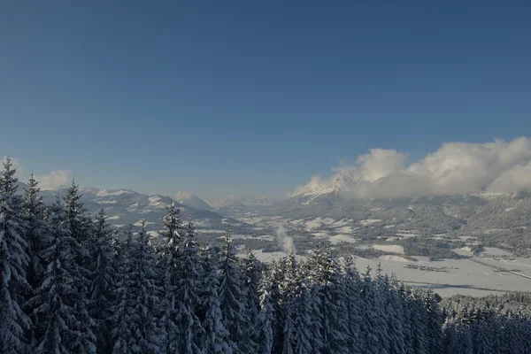 Winterliche Berglandschaft — Stockfoto