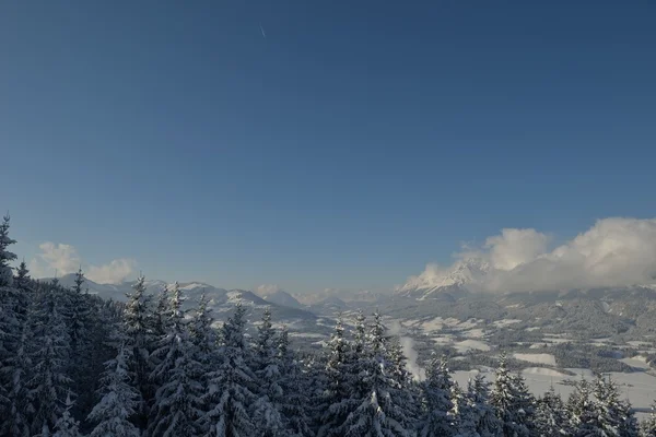 Paesaggio montano invernale — Foto Stock