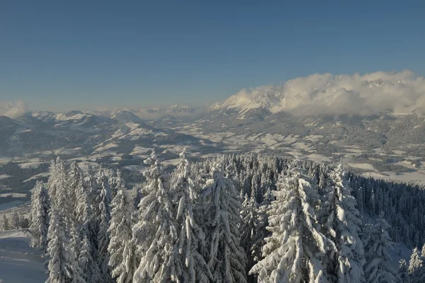 Paesaggio montano invernale — Foto Stock