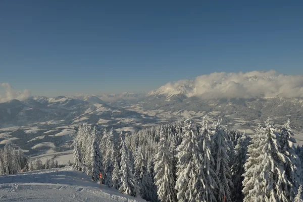 Paesaggio montano invernale — Foto Stock