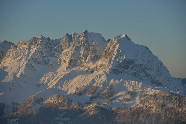 Paesaggio montano invernale — Foto Stock