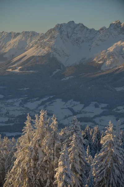 Paesaggio montano invernale — Foto Stock