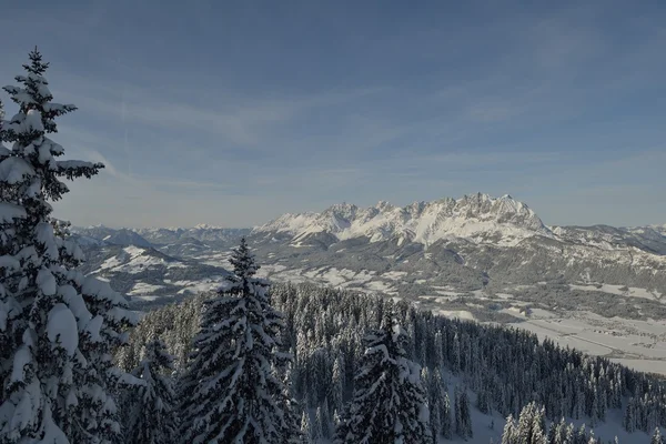 Paesaggio montano invernale — Foto Stock