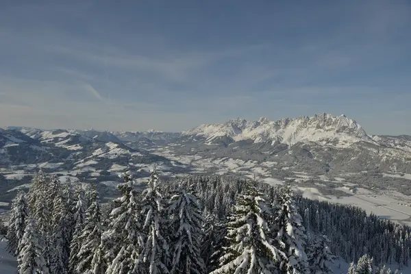 Paesaggio montano invernale — Foto Stock