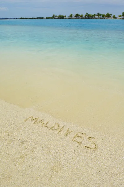 Maldives word writings on tropical beach sand — Stock Photo, Image