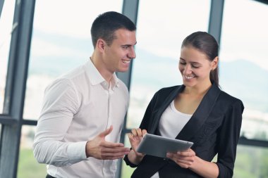 Ofisteki bir toplantıda iş adamları