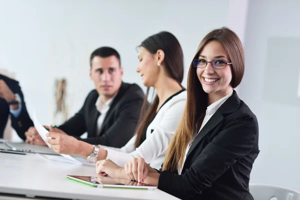 Gente de negocios en una reunión en la oficina — Foto de Stock