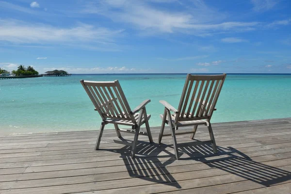 Sedie da spiaggia tropicali — Foto Stock
