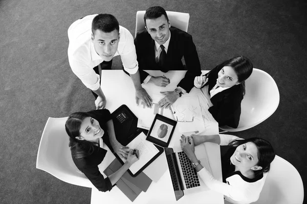 Gente de negocios en una reunión en la oficina — Foto de Stock