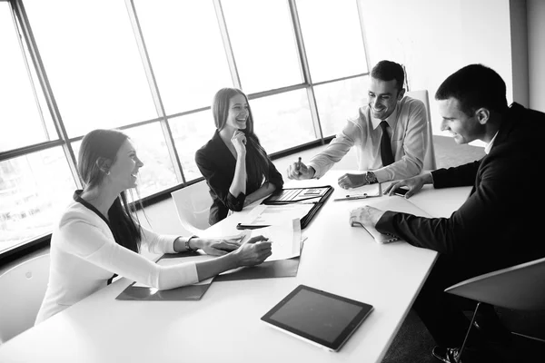 Gente de negocios en una reunión en la oficina —  Fotos de Stock