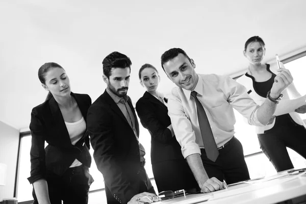 Gente de negocios en una reunión en la oficina — Foto de Stock