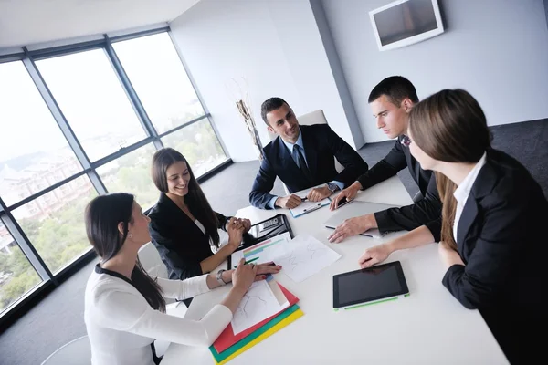 Gente de negocios en una reunión en la oficina — Foto de Stock