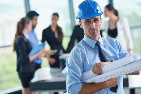 Gente de negocios e ingenieros en reunión — Foto de Stock