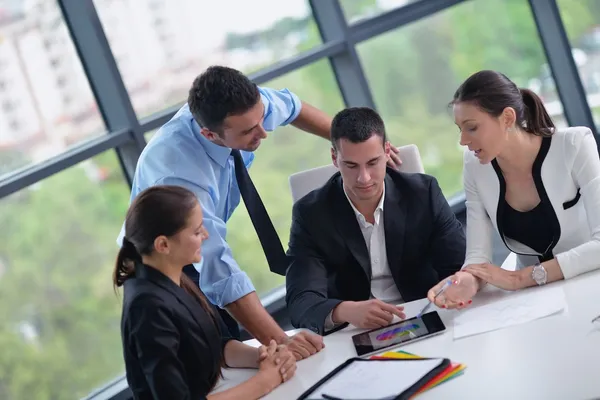 Gente de negocios en una reunión en la oficina — Foto de Stock