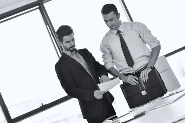 Gente de negocios en una reunión en la oficina — Foto de Stock