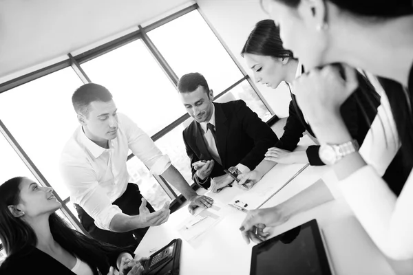 Gente de negocios en una reunión en la oficina — Foto de Stock