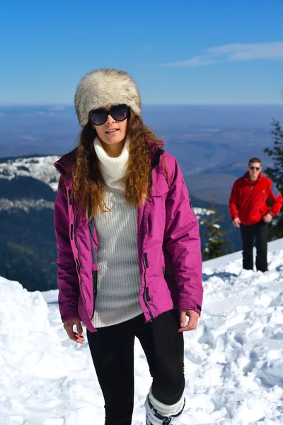 Gelukkige vrouw op winter — Stockfoto