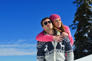 İki kış kar sahne içinde