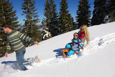 Eğleniyor taze kar kış tatil aile
