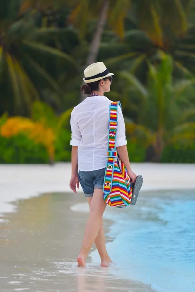 Beautiful girl walking at beach — Stock Photo, Image