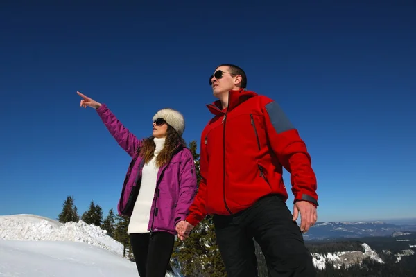 Young couple on winter vacation — Stock Photo, Image