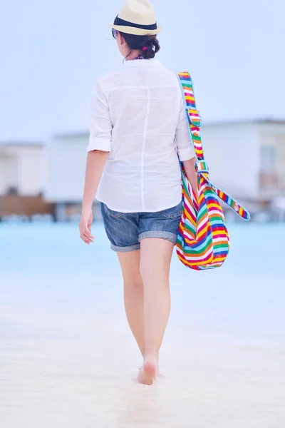 Beautiful woman walking on beach back view — Stock Photo, Image