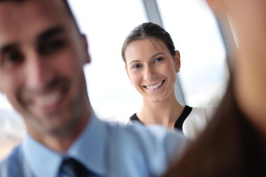 iş insanlar grubu ofisinde bir toplantıda