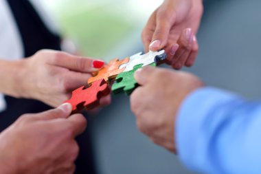 Parçalı bulmaca montaj iş adamları grubu
