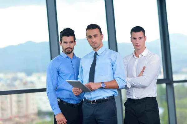 Business folk gruppen i ett möte på kontoret — Stockfoto