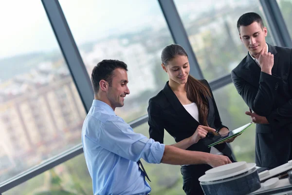 Mensen bedrijfsgroep in een vergadering op kantoor — Stockfoto