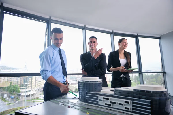 Gente de negocios e ingenieros en reunión — Foto de Stock