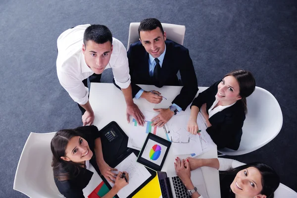 Geschäftsleute treffen sich im Büro — Stockfoto