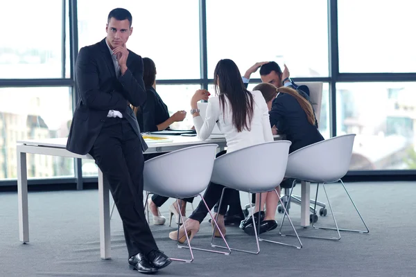 Grupo de empresários em reunião no escritório — Fotografia de Stock