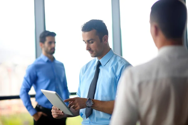 Business man using tablet compuer at office — Stock Photo, Image