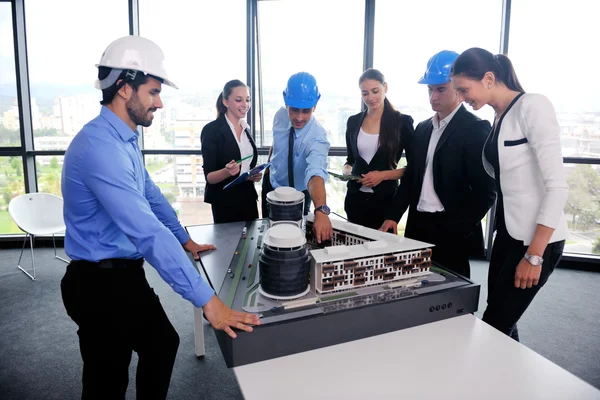 Business folk gruppen i ett möte på kontoret — Stockfoto